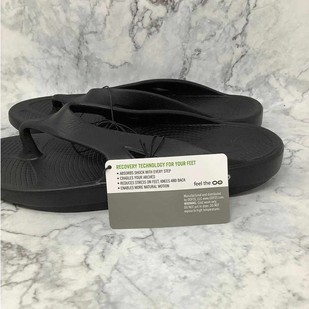 OOFOS Black Men's Flip-Flops Comfort Recovery Sandals
